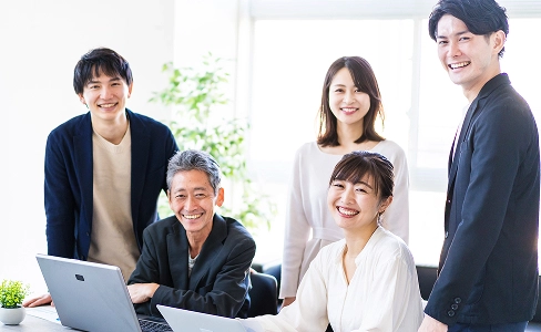 PMO支援やITシステム開発のプロフェッショナルチームが企業の変革をリードします