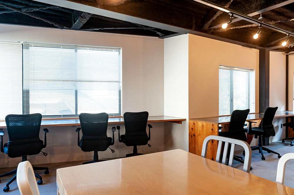 DX推進やIT戦略の策定を行う、クリエイティブなワークスペースイメージ